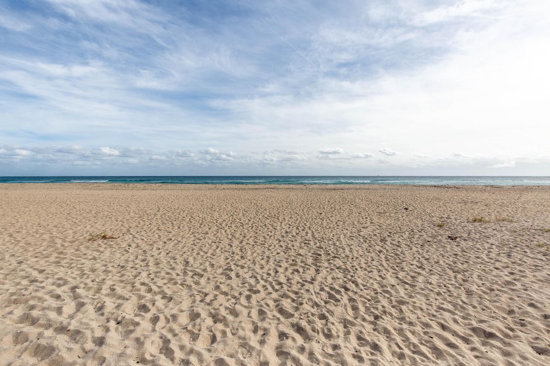 For Sale: $299,000 (1 beds, 1 baths, 640 Square Feet)