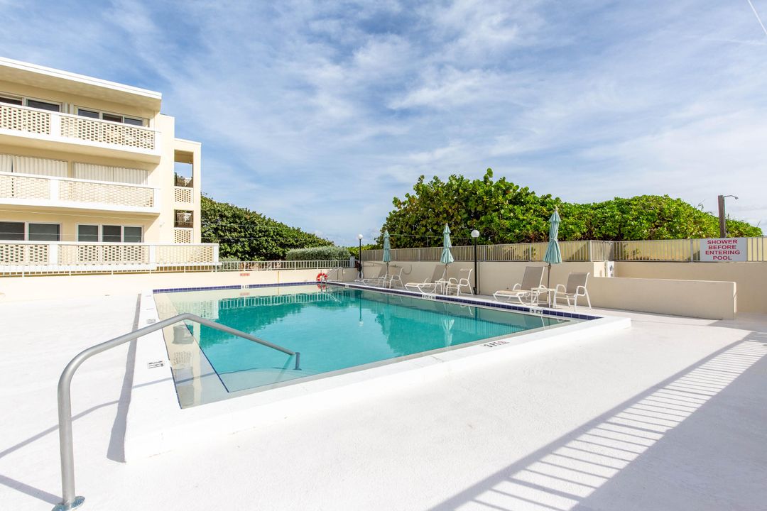 For Sale: $299,000 (1 beds, 1 baths, 640 Square Feet)