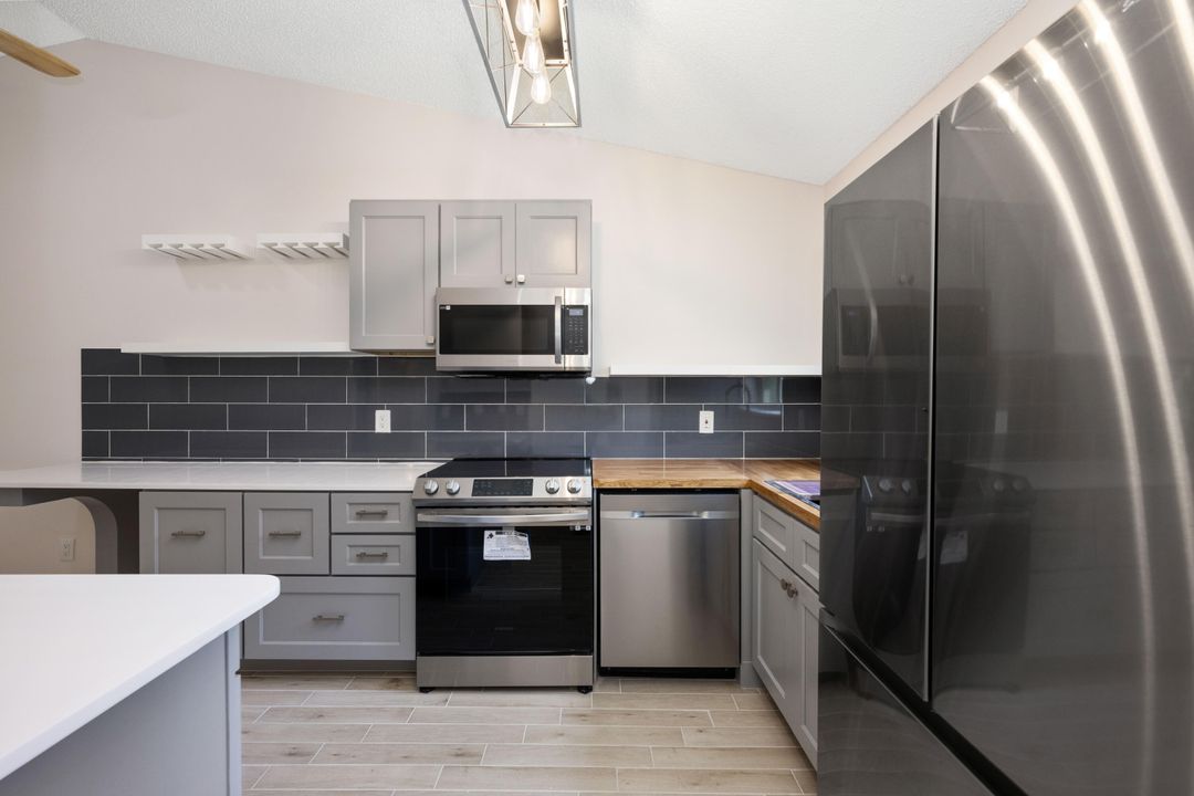 В аренду: $2,395 (3 спален, 2 ванн, 1005 Квадратных фут)