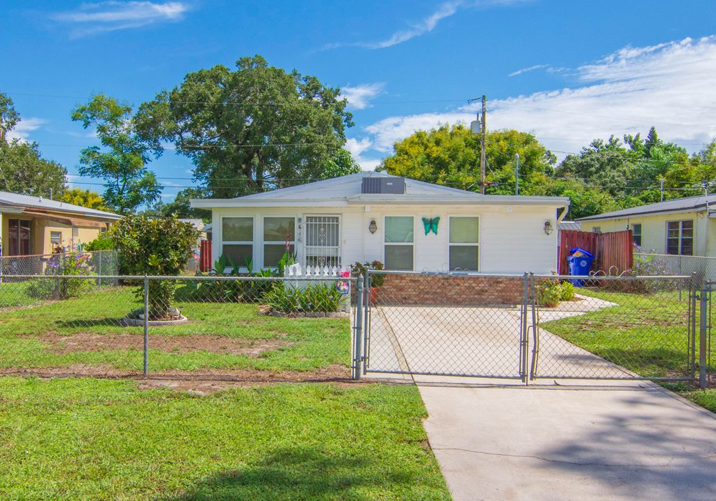 For Sale: $248,000 (2 beds, 1 baths, 785 Square Feet)