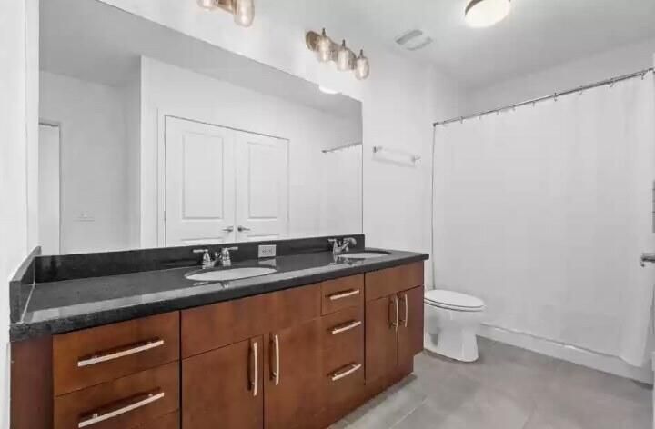 出租: $4,250 (1 贝兹, 1 浴室, 893 平方英尺)