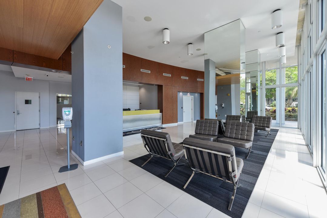 出租: $4,250 (1 贝兹, 1 浴室, 893 平方英尺)