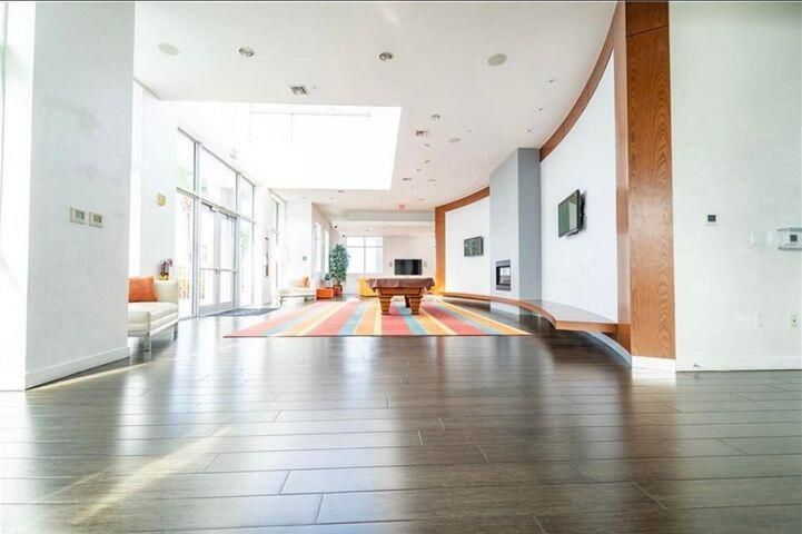 出租: $4,250 (1 贝兹, 1 浴室, 893 平方英尺)