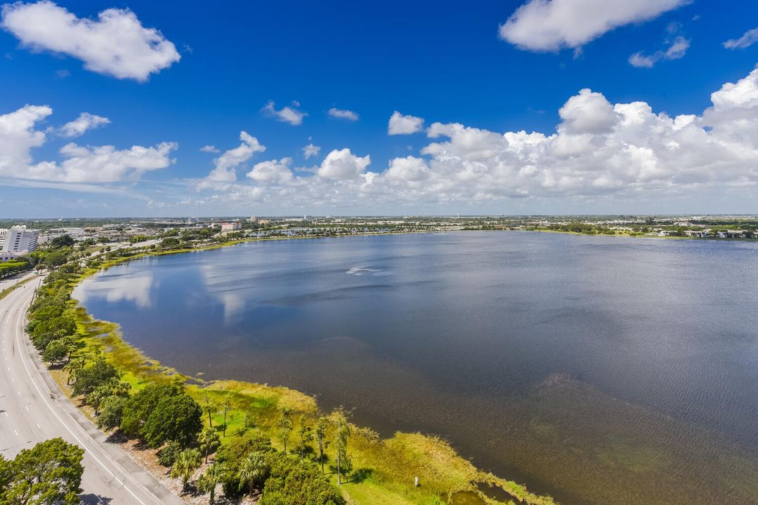 出租: $4,250 (1 贝兹, 1 浴室, 893 平方英尺)