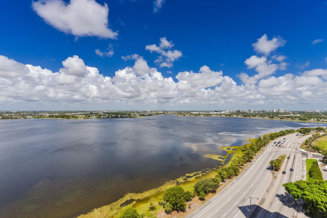 出租: $4,250 (1 贝兹, 1 浴室, 893 平方英尺)