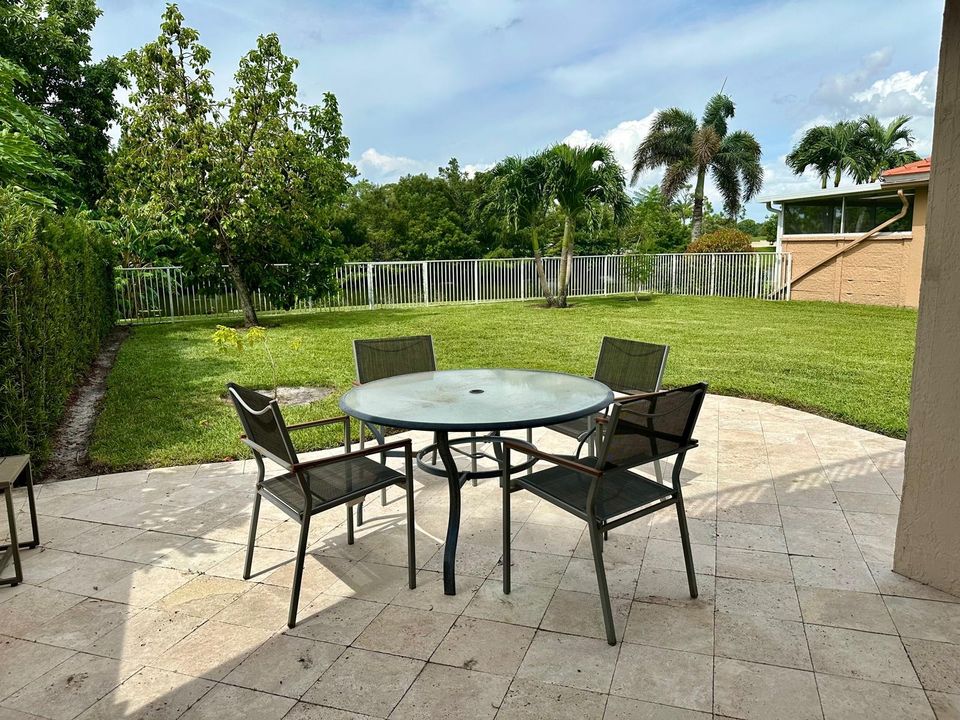 For Rent: $7,500 (4 beds, 2 baths, 2039 Square Feet)