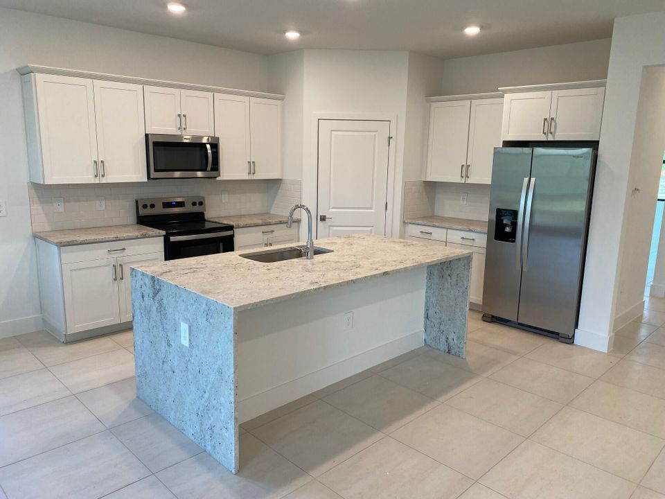 For Sale: $632,490 (3 beds, 2 baths, 1641 Square Feet)