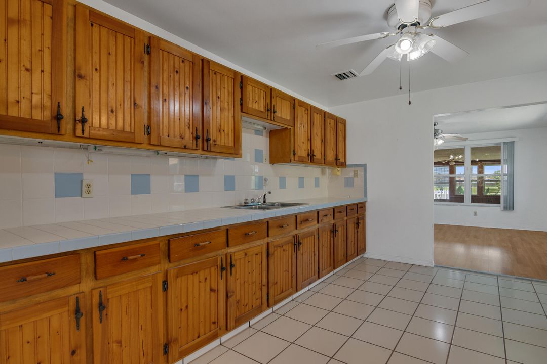 For Sale: $248,000 (2 beds, 1 baths, 785 Square Feet)