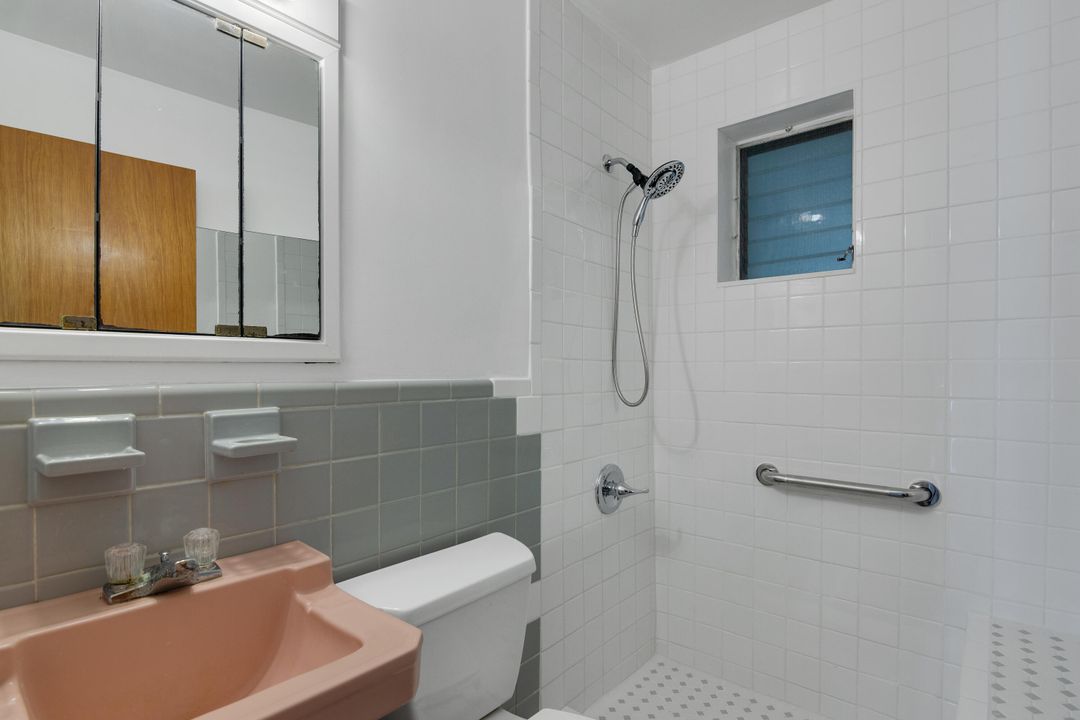 For Sale: $248,000 (2 beds, 1 baths, 785 Square Feet)