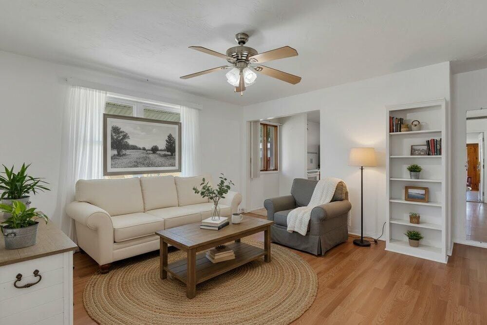 For Sale: $248,000 (2 beds, 1 baths, 785 Square Feet)