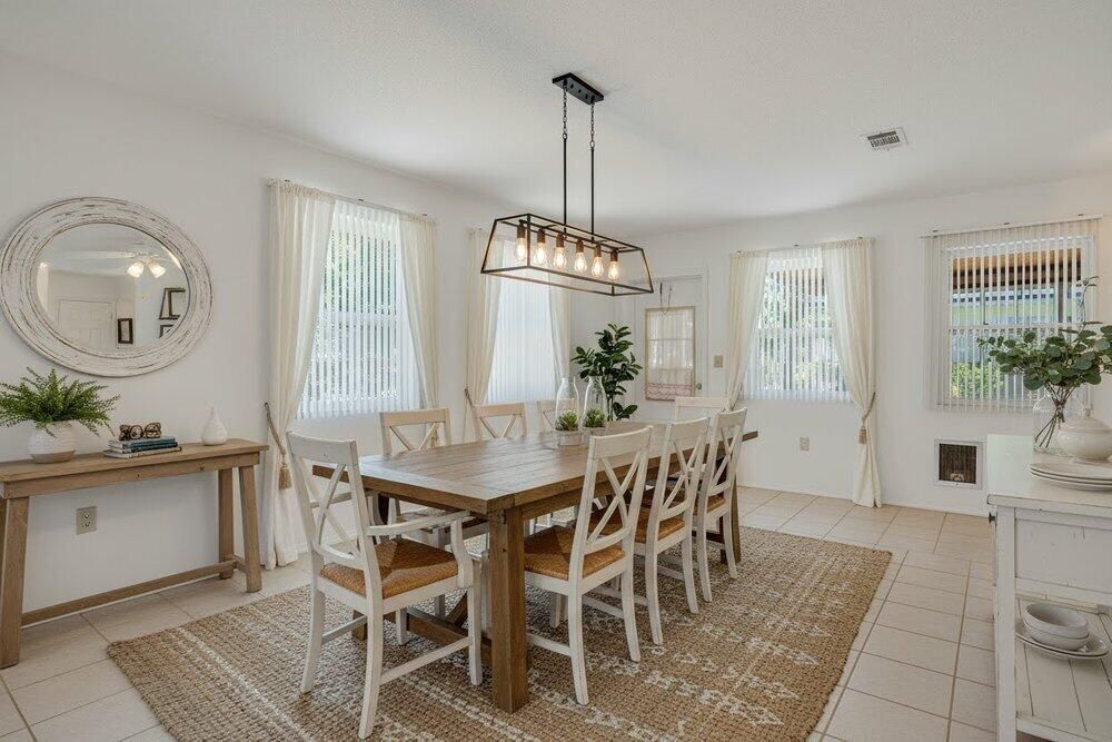 For Sale: $248,000 (2 beds, 1 baths, 785 Square Feet)