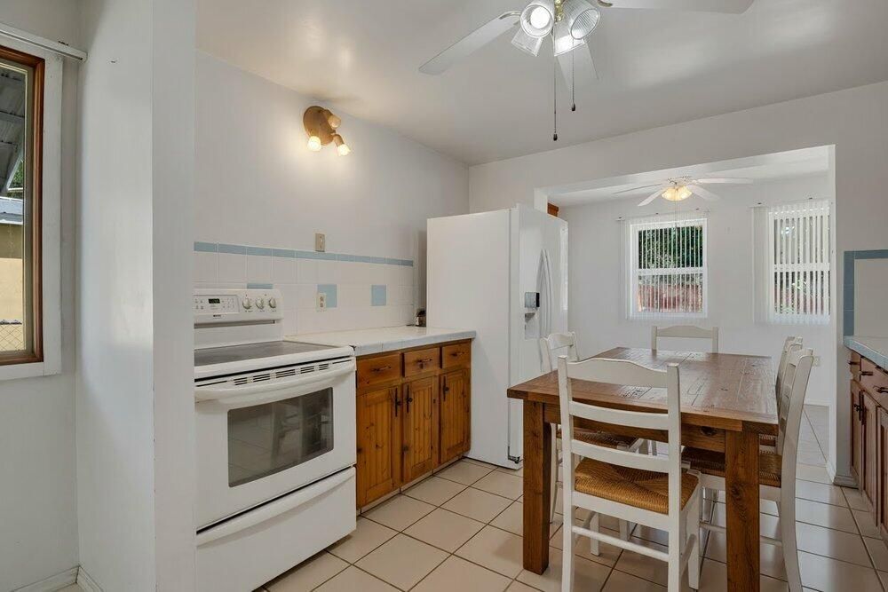 For Sale: $248,000 (2 beds, 1 baths, 785 Square Feet)