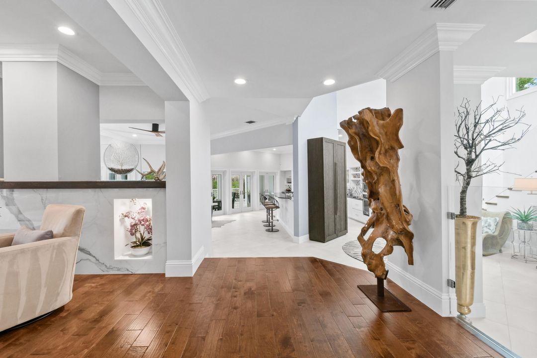 На продажу: $3,350,000 (5 спален, 4 ванн, 4707 Квадратных фут)