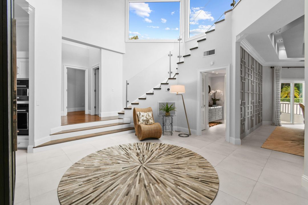 На продажу: $3,350,000 (5 спален, 4 ванн, 4707 Квадратных фут)