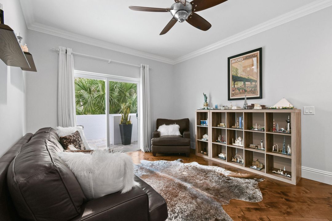 На продажу: $3,350,000 (5 спален, 4 ванн, 4707 Квадратных фут)