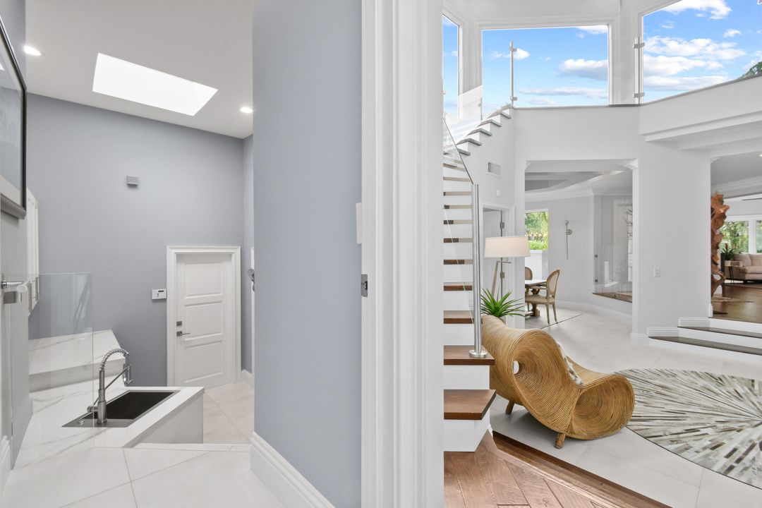 На продажу: $3,350,000 (5 спален, 4 ванн, 4707 Квадратных фут)