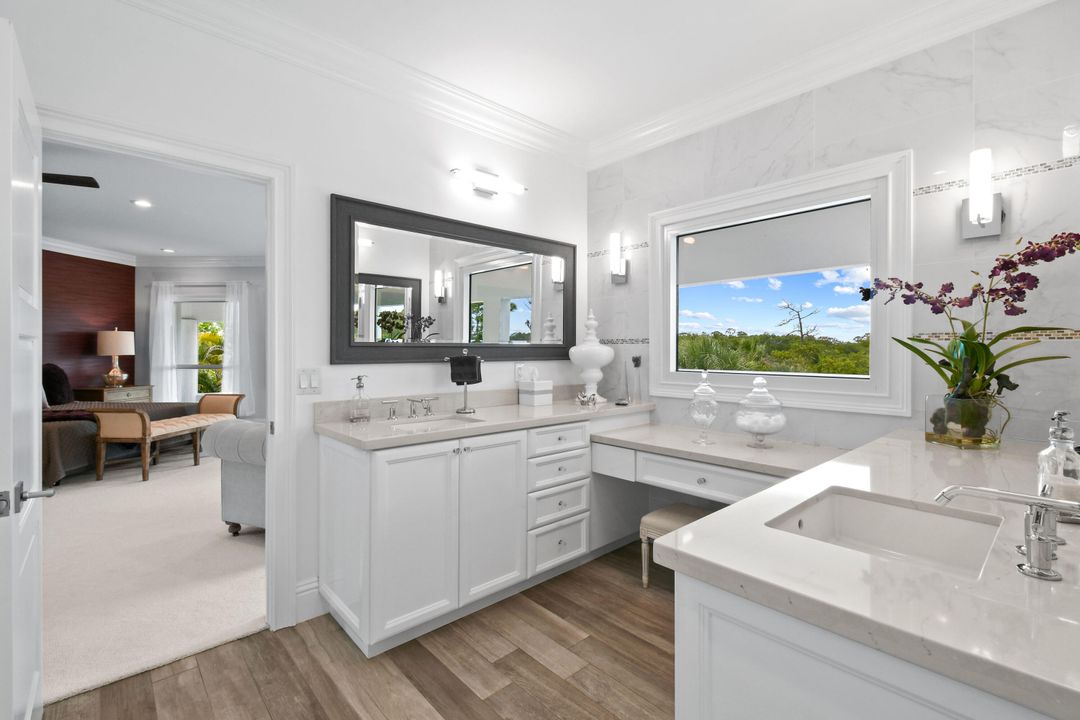 На продажу: $3,350,000 (5 спален, 4 ванн, 4707 Квадратных фут)