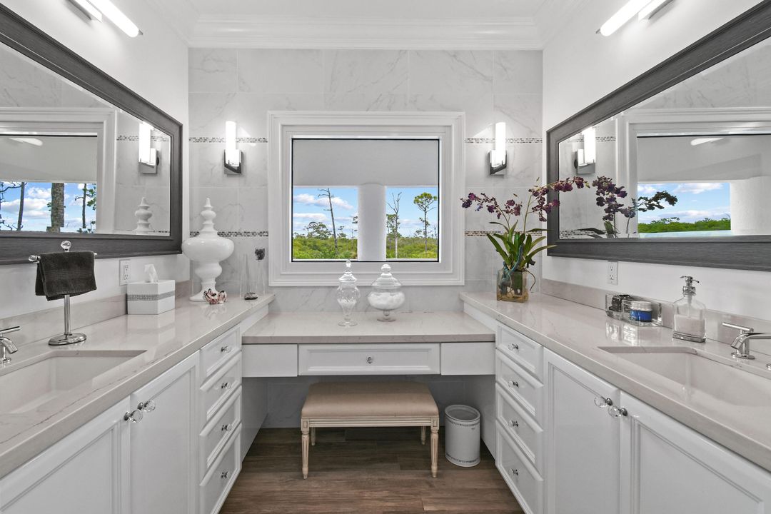 На продажу: $3,350,000 (5 спален, 4 ванн, 4707 Квадратных фут)