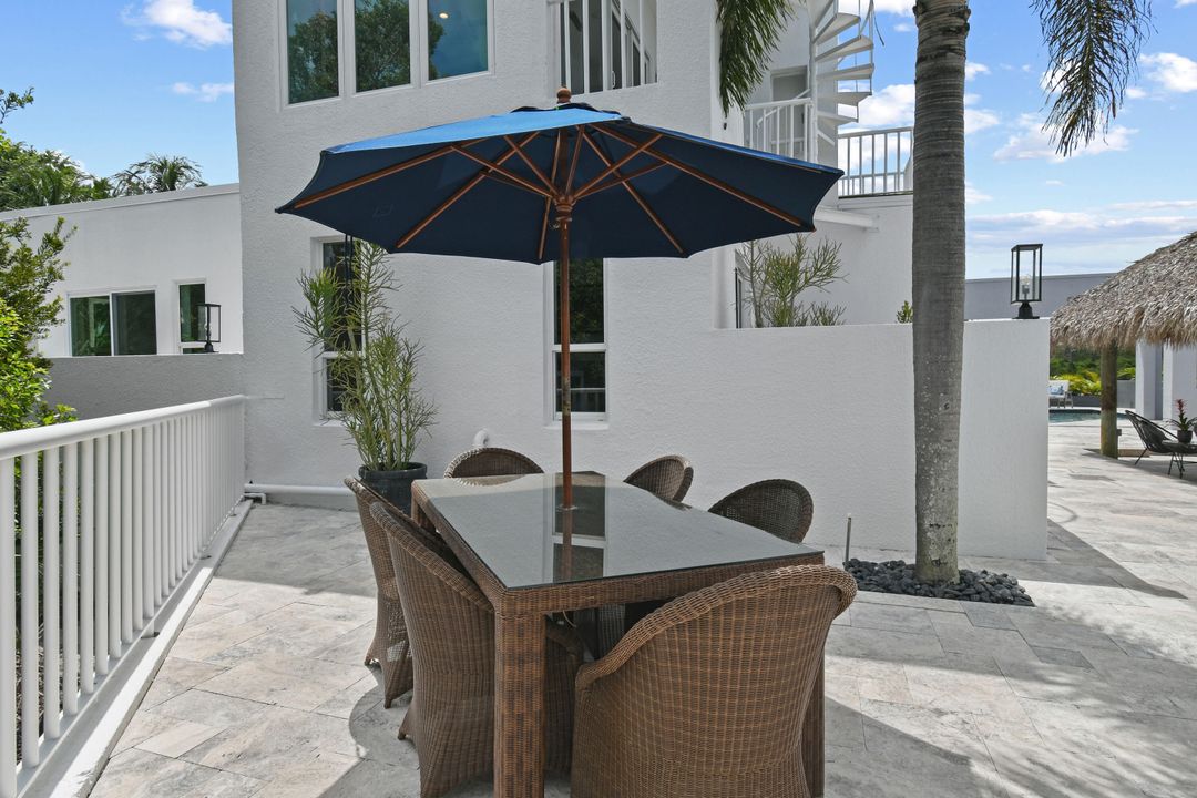 На продажу: $3,350,000 (5 спален, 4 ванн, 4707 Квадратных фут)