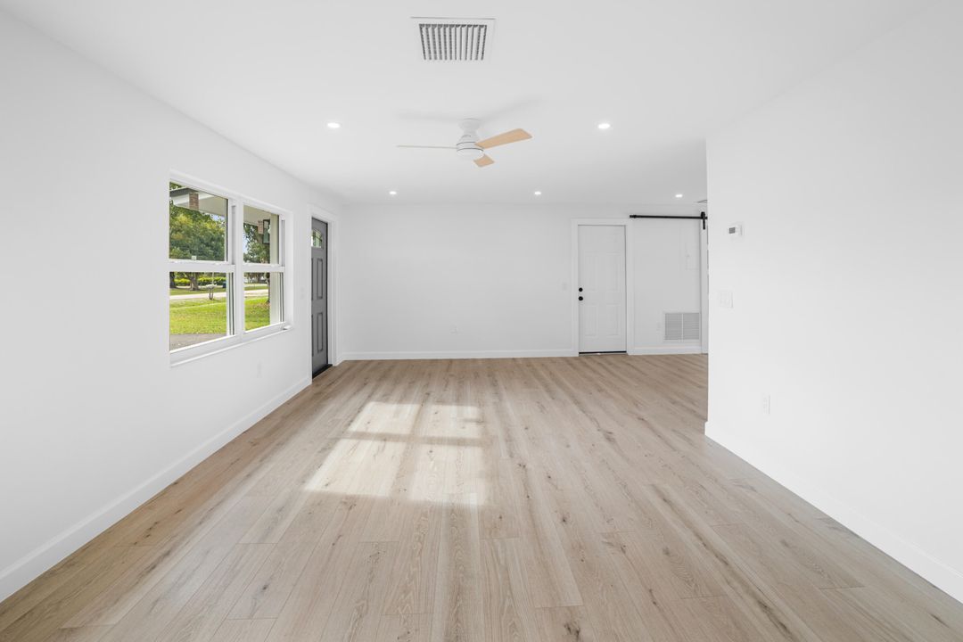 En Venta: $289,000 (2 camas, 1 baños, 964 Pies cuadrados)