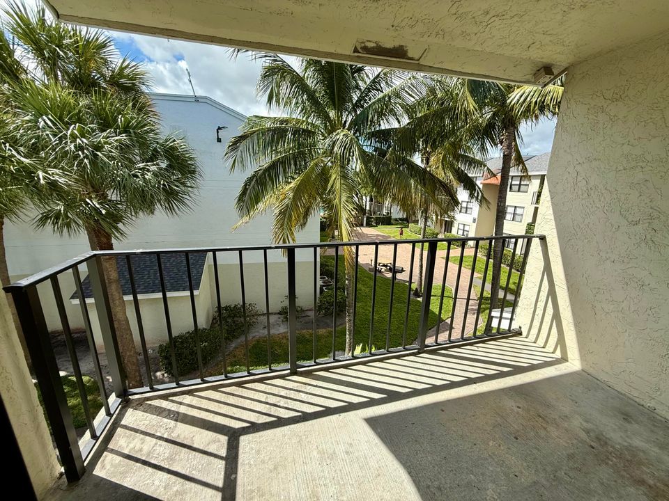 На продажу: $185,000 (1 спален, 1 ванн, 728 Квадратных фут)