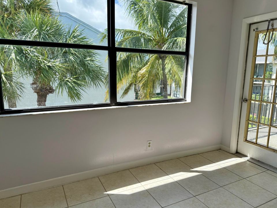 На продажу: $185,000 (1 спален, 1 ванн, 728 Квадратных фут)