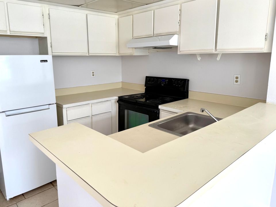 На продажу: $185,000 (1 спален, 1 ванн, 728 Квадратных фут)