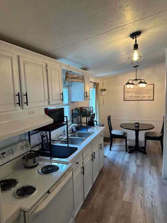 На продажу: $295,000 (2 спален, 2 ванн, 960 Квадратных фут)