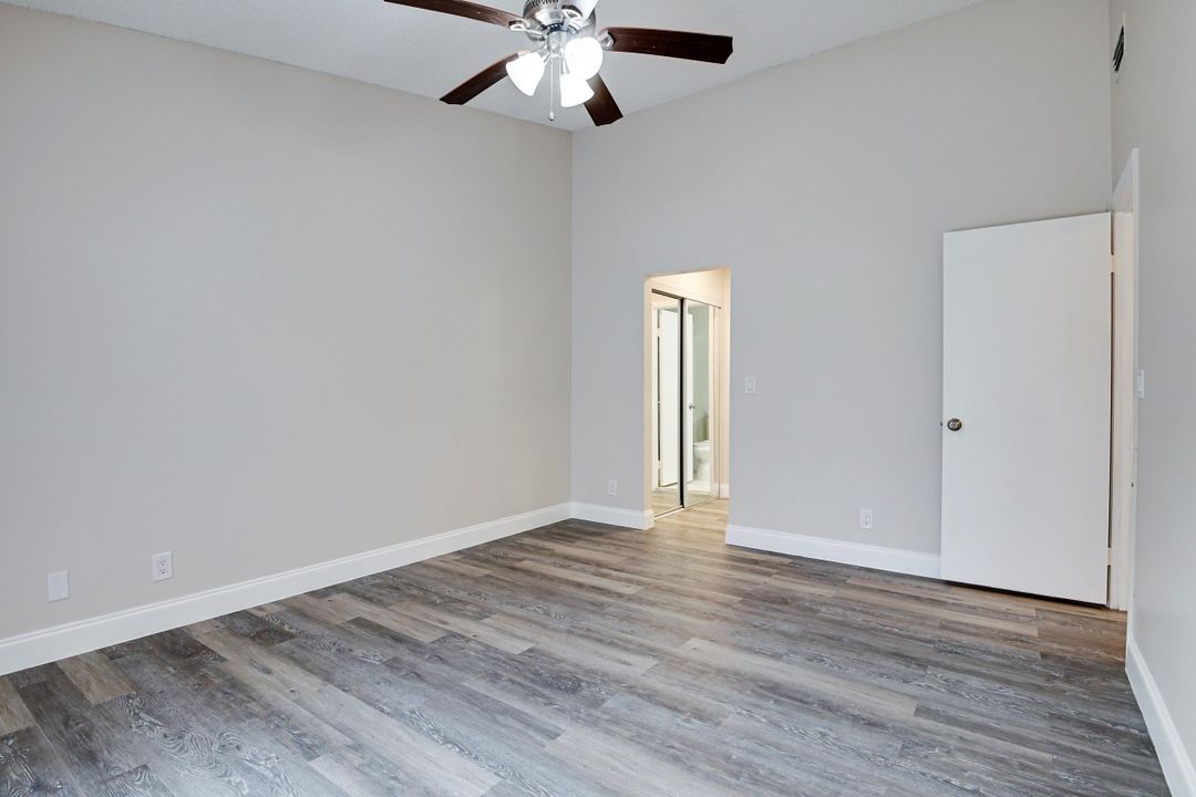 На продажу: $274,900 (2 спален, 2 ванн, 1102 Квадратных фут)