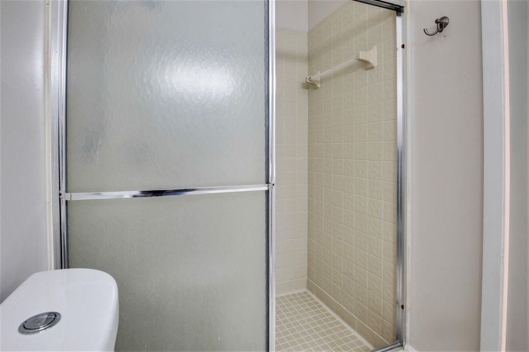 На продажу: $274,900 (2 спален, 2 ванн, 1102 Квадратных фут)