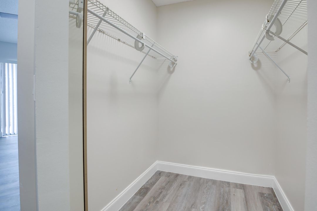 На продажу: $274,900 (2 спален, 2 ванн, 1102 Квадратных фут)