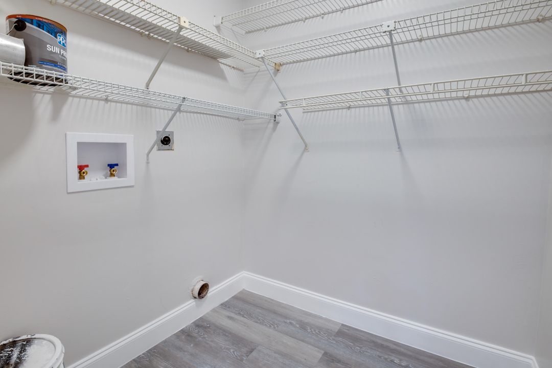 На продажу: $274,900 (2 спален, 2 ванн, 1102 Квадратных фут)