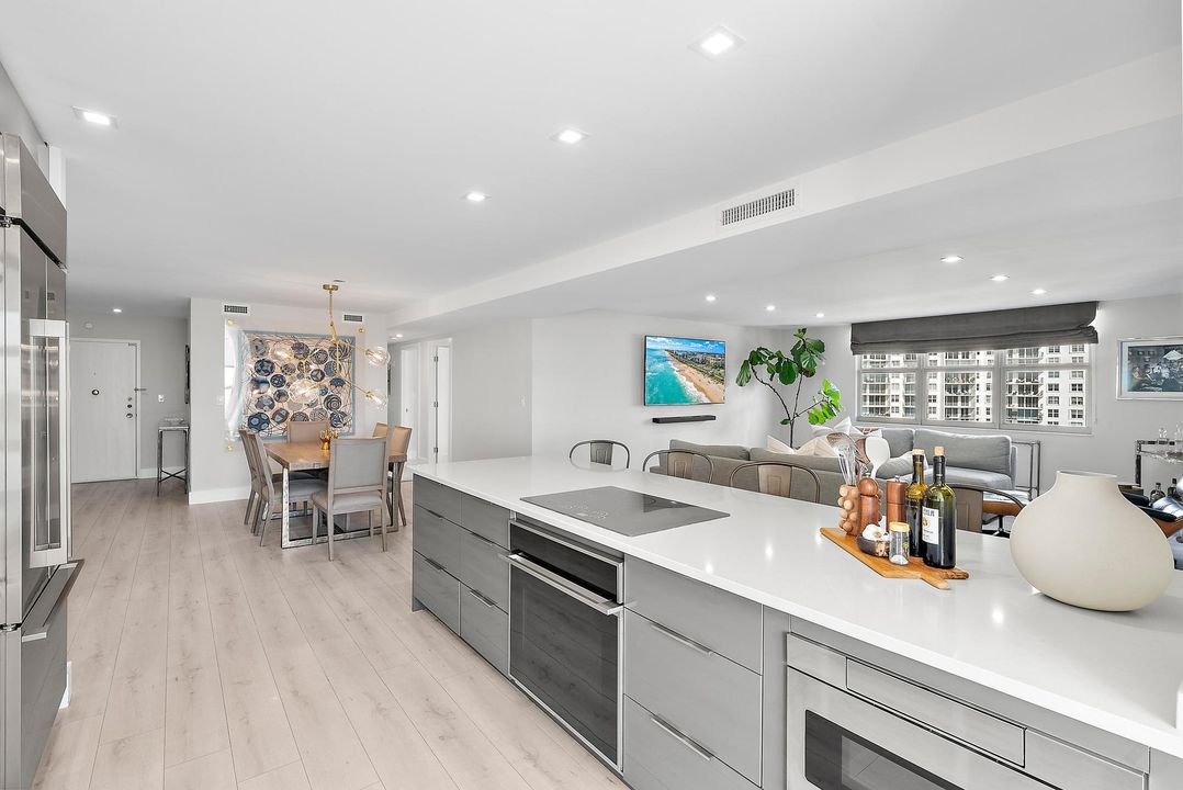 For Sale: $1,750,000 (3 beds, 2 baths, 1728 Square Feet)