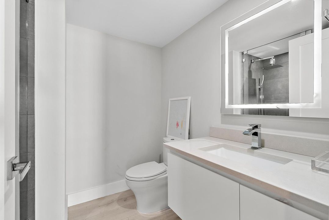 For Sale: $1,750,000 (3 beds, 2 baths, 1728 Square Feet)