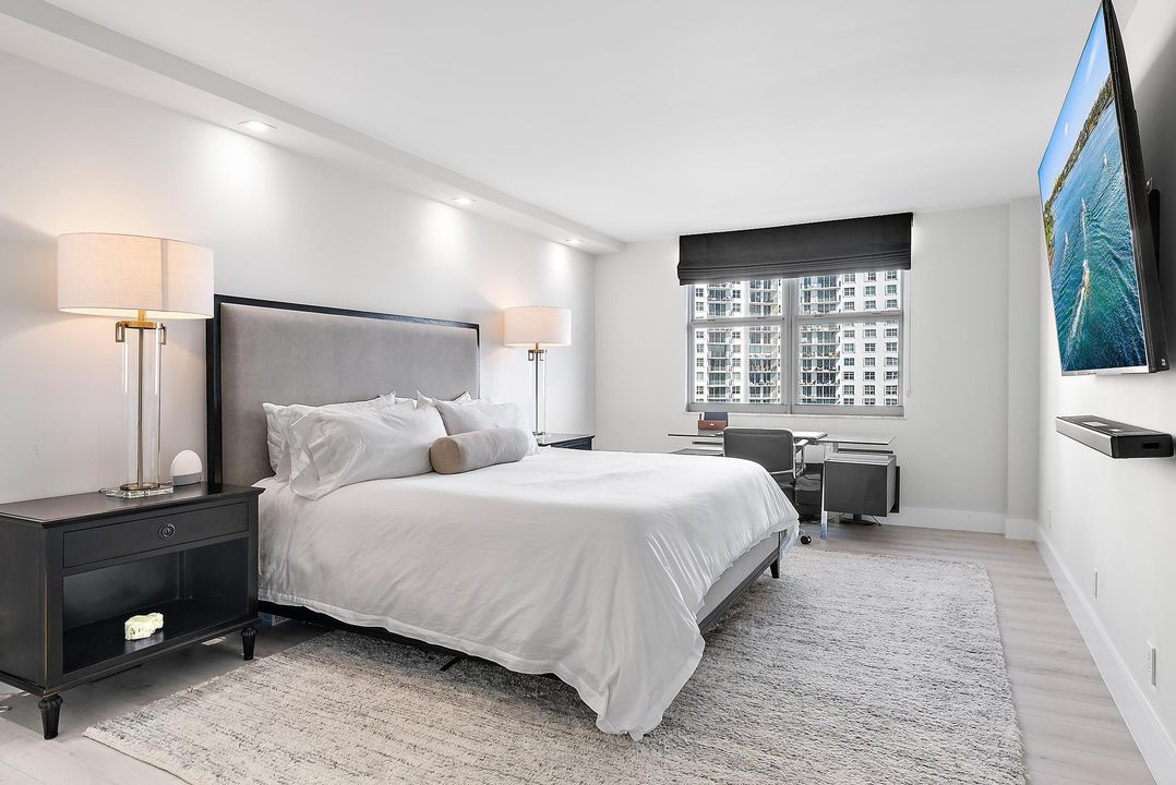 For Sale: $1,750,000 (3 beds, 2 baths, 1728 Square Feet)