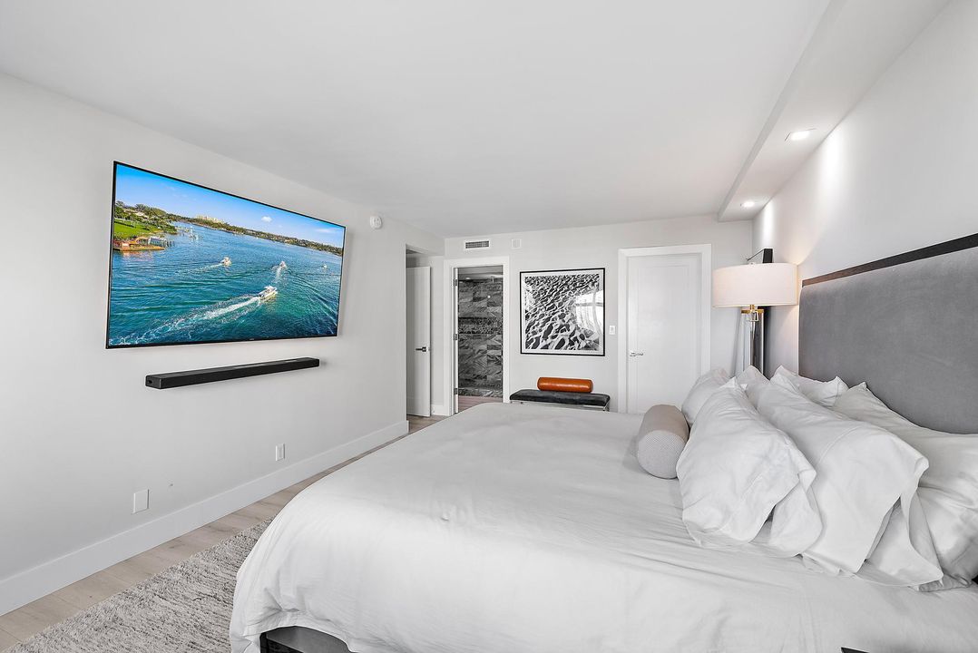 For Sale: $1,750,000 (3 beds, 2 baths, 1728 Square Feet)