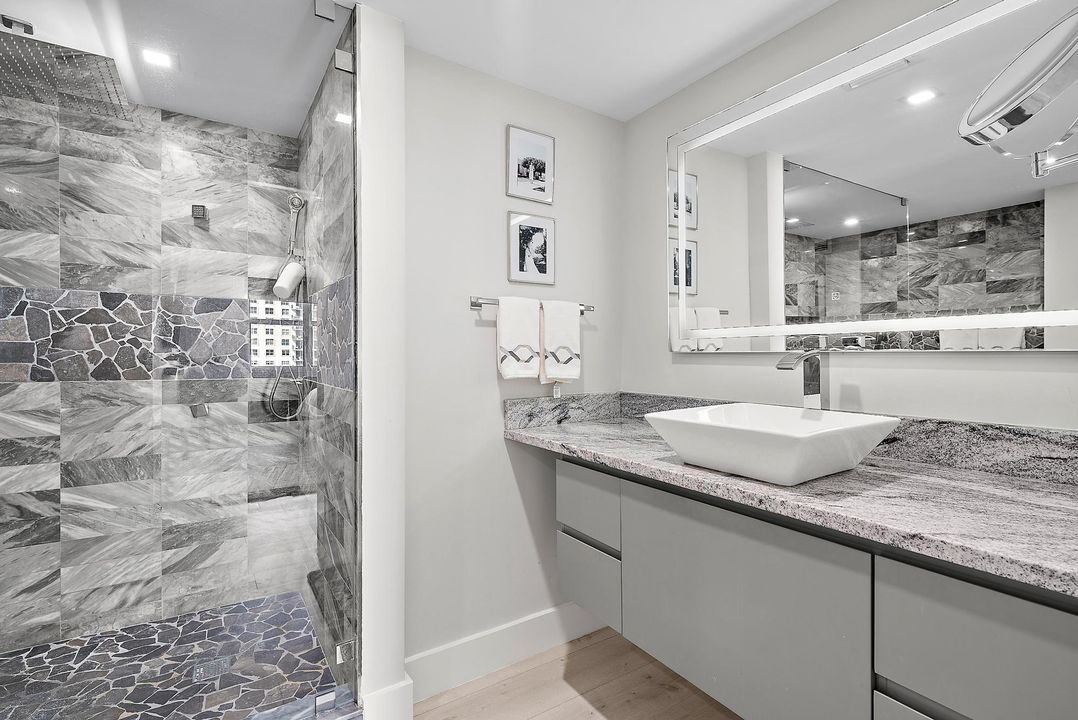 For Sale: $1,750,000 (3 beds, 2 baths, 1728 Square Feet)