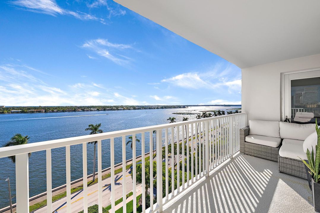 For Sale: $1,750,000 (3 beds, 2 baths, 1728 Square Feet)