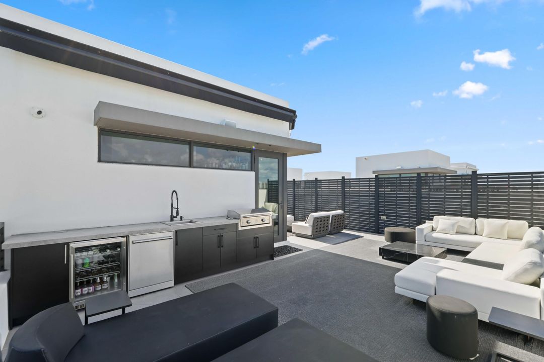 En Venta: $2,965,000 (4 camas, 4 baños, 3364 Pies cuadrados)