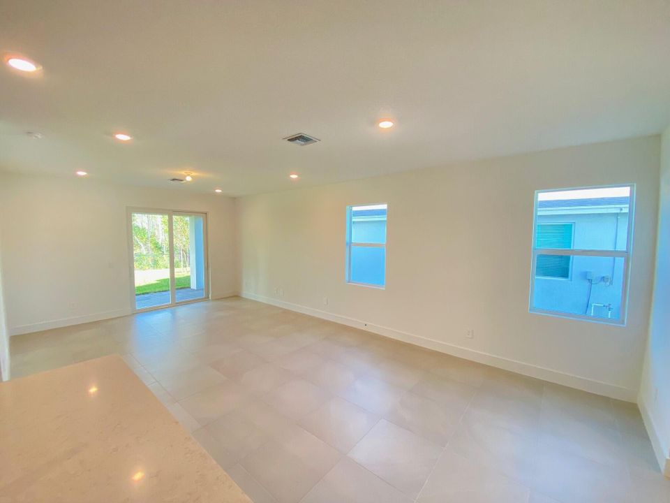 待售: $709,990 (4 贝兹, 3 浴室, 2456 平方英尺)