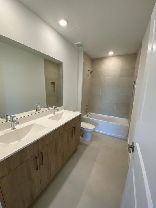 待售: $709,990 (4 贝兹, 3 浴室, 2456 平方英尺)