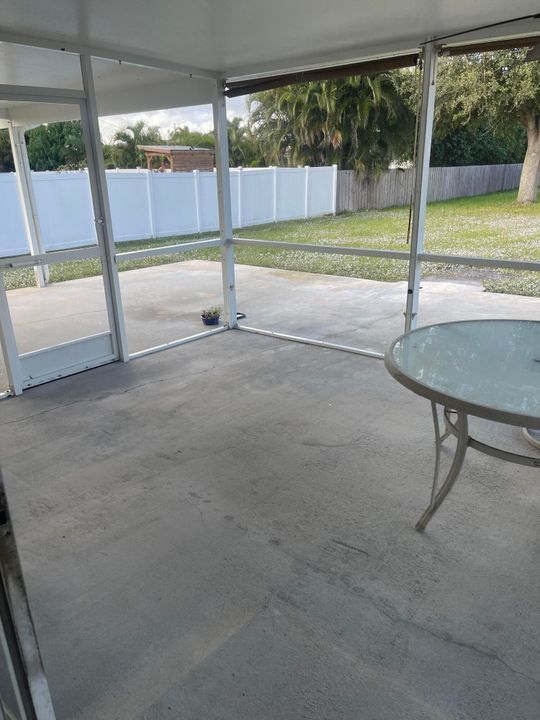 For Rent: $2,300 (3 beds, 2 baths, 1366 Square Feet)