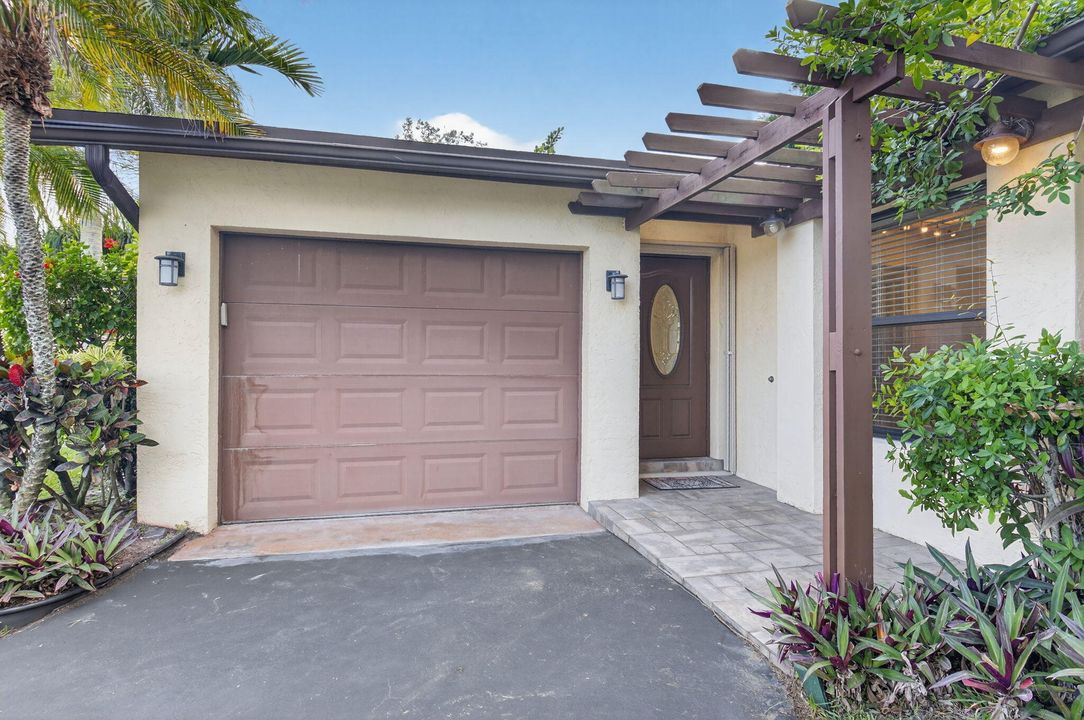 For Sale: $479,900 (2 beds, 2 baths, 1470 Square Feet)