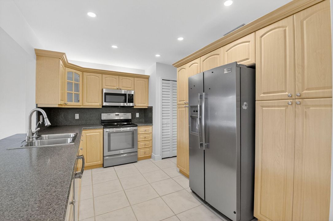 For Sale: $479,900 (2 beds, 2 baths, 1470 Square Feet)