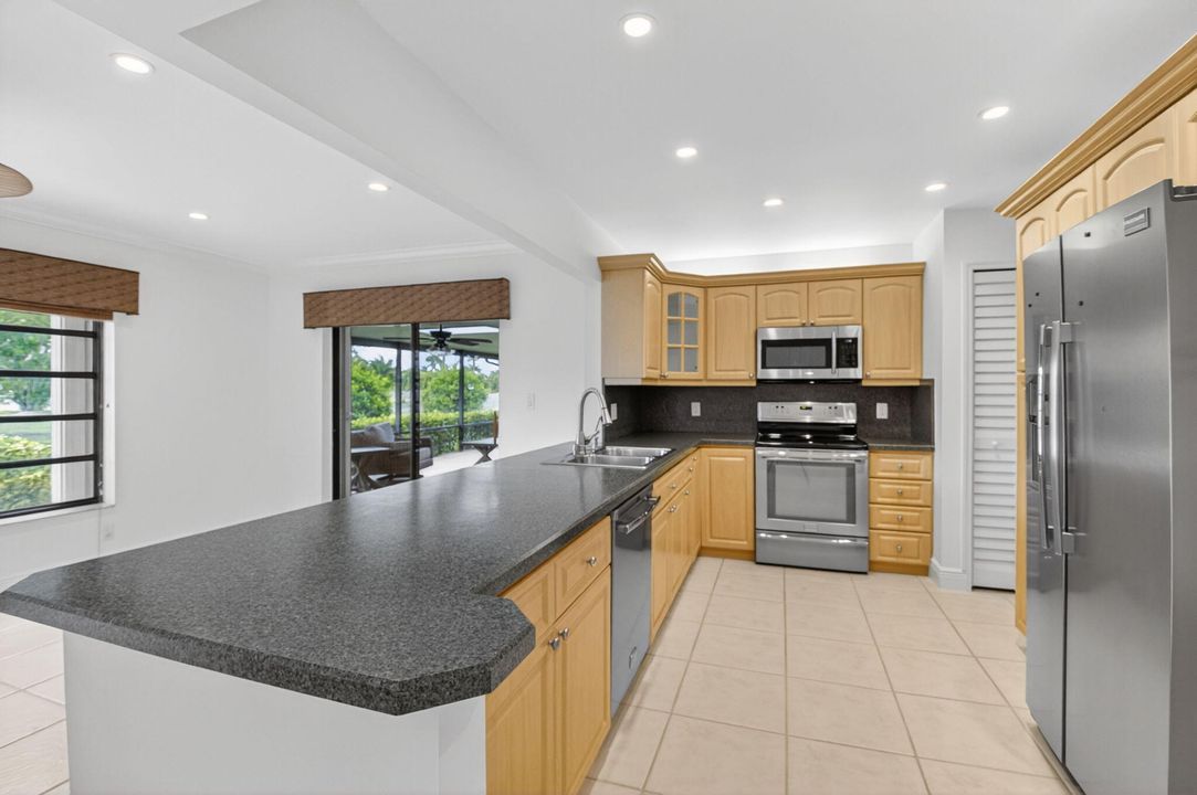 For Sale: $479,900 (2 beds, 2 baths, 1470 Square Feet)