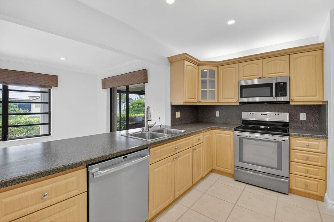 For Sale: $479,900 (2 beds, 2 baths, 1470 Square Feet)