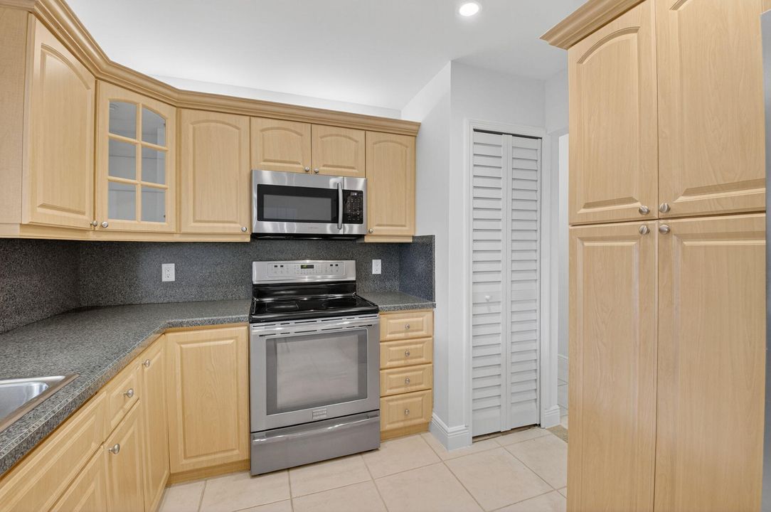 For Sale: $479,900 (2 beds, 2 baths, 1470 Square Feet)