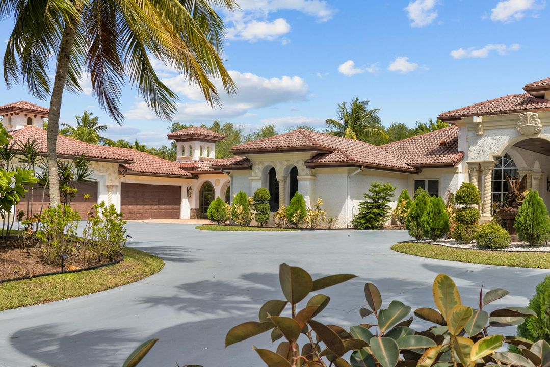 For Rent: $25,000 (5 beds, 6 baths, 6901 Square Feet)