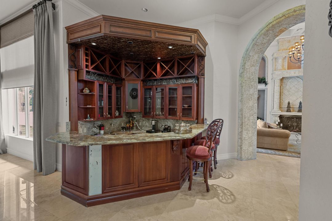 For Rent: $25,000 (5 beds, 6 baths, 6901 Square Feet)