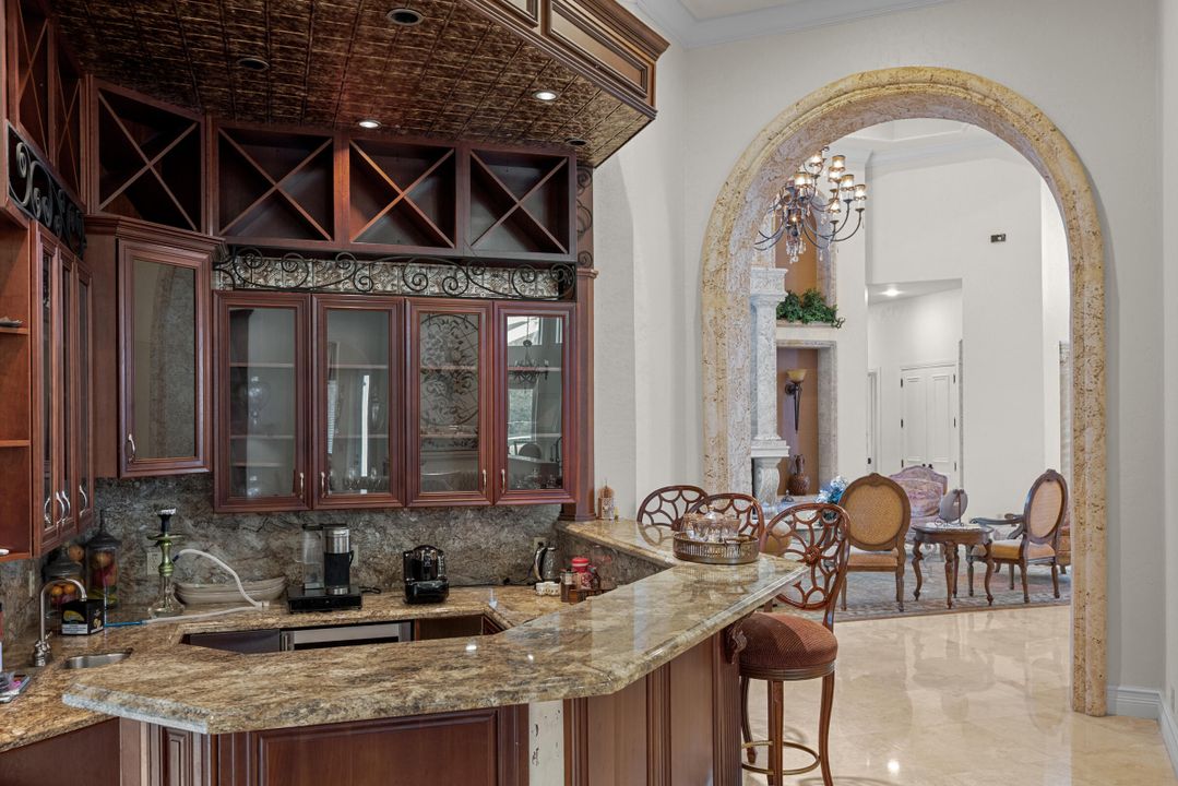 For Rent: $25,000 (5 beds, 6 baths, 6901 Square Feet)